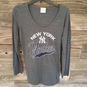 5th & Ocean Dark Blye New York Yankees Long Sleeve Shirt Size Small